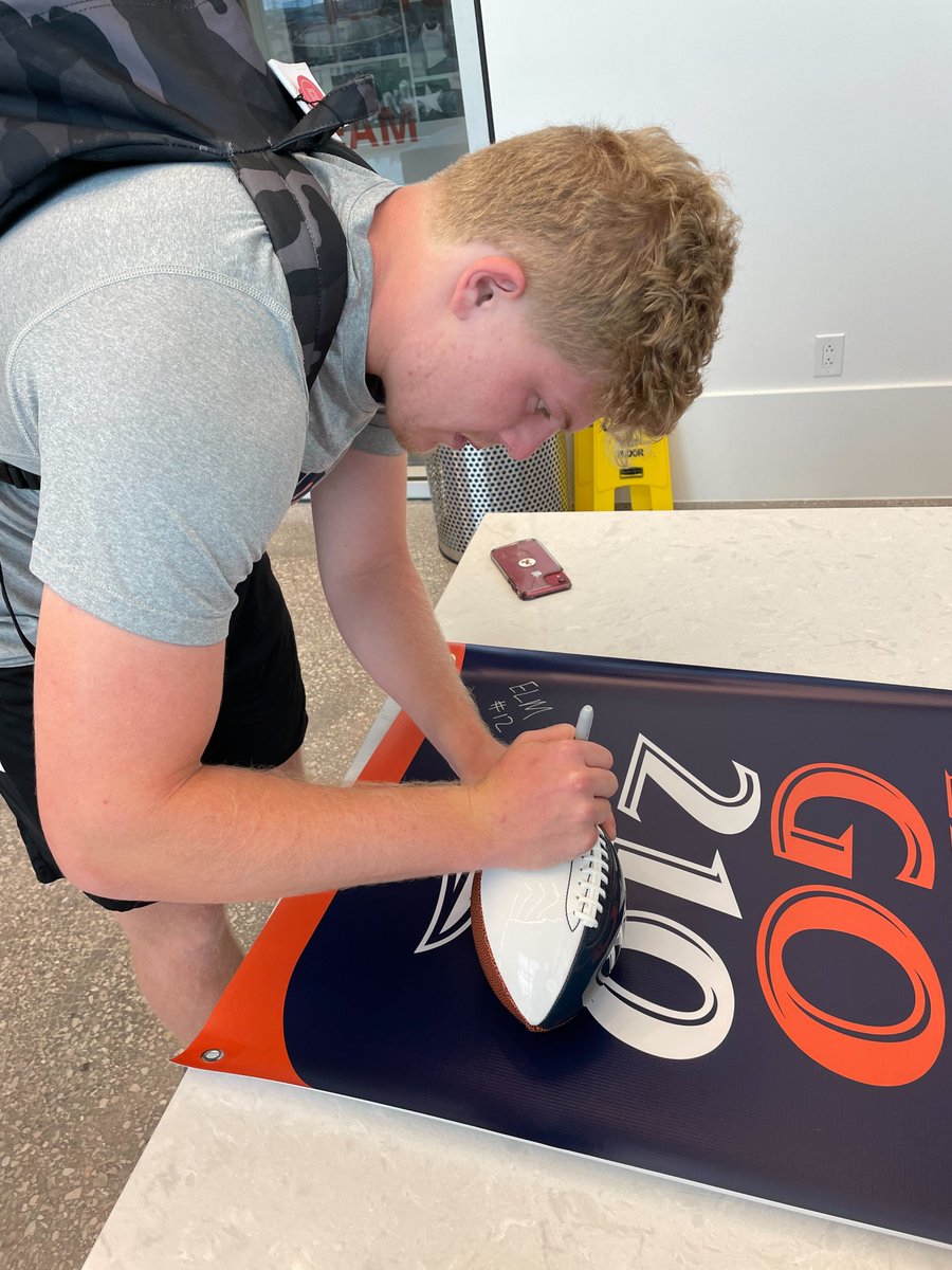 runners_rising's tweet photo. Want to own some @LeeMarburger signed swag? We are super excited to announce our next NIL Raffle deal with Eddie. The winner of this raffle will receive both the signed football and #Go210 banner.
Follow the link to learn more!
https://t.co/AQARECkLPM https://t.co/xFbAtlNePt