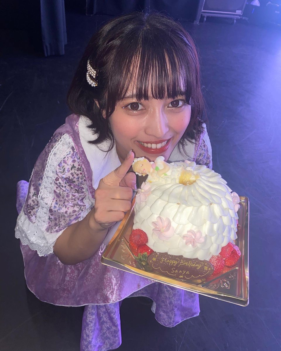blg_saaya's tweet photo. 2022.08.28
アイドルになって
初めての誕生日を迎えました🎂

これからも一緒に
沢山思い出作っていきたいです☺️💐 https://t.co/a4owc4R7w3