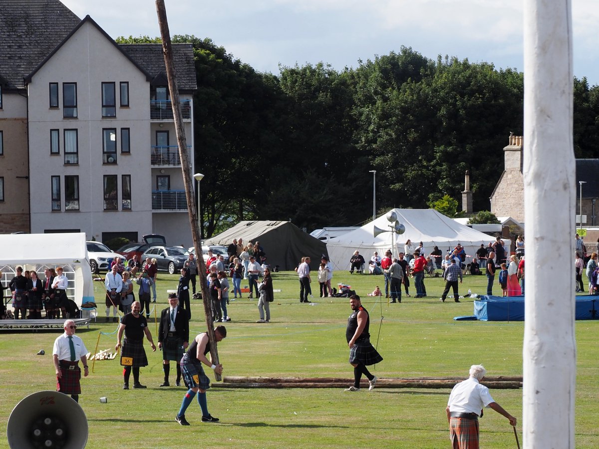 OlliCrusoe's tweet photo. Some cabers were being tossed! #OlliSnaps #OlliSnapsScotland #Scotland #Nairn #NairnGames #HighlandGames https://t.co/nese9SsBma