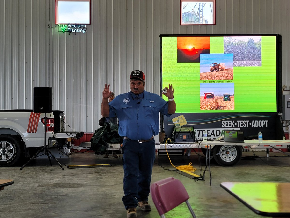 farmerschneck's tweet photo. Really looking forward to a great day of learning at the dundas scia tillage day.  Ken Ferrie starting the morning off. Huge thanks to all the sponsors!!! #ontag @OntarioSoilCrop https://t.co/MK1mJ6q3At