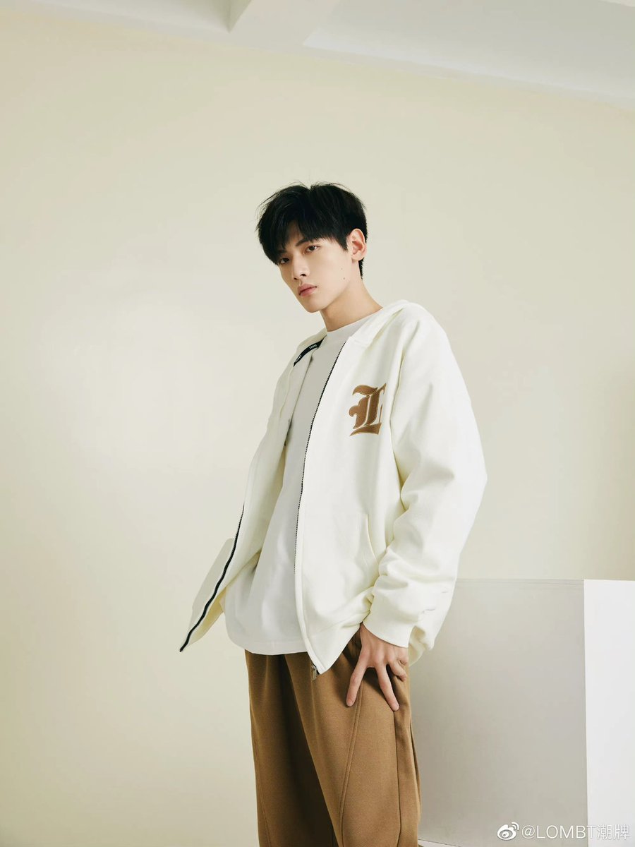 LOMBT潮牌's weibo update with #翟潇闻 !! 🤍