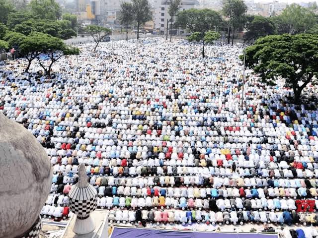 BattaKashmiri's tweet photo. At this "public ground" in Karnataka known as #IdgahMaidan Muslims can have Namaz but our SC says Hindus cannot celebrate #GaneshChaturthi

Secularism for Hindus. https://t.co/8ZSTyUePr5