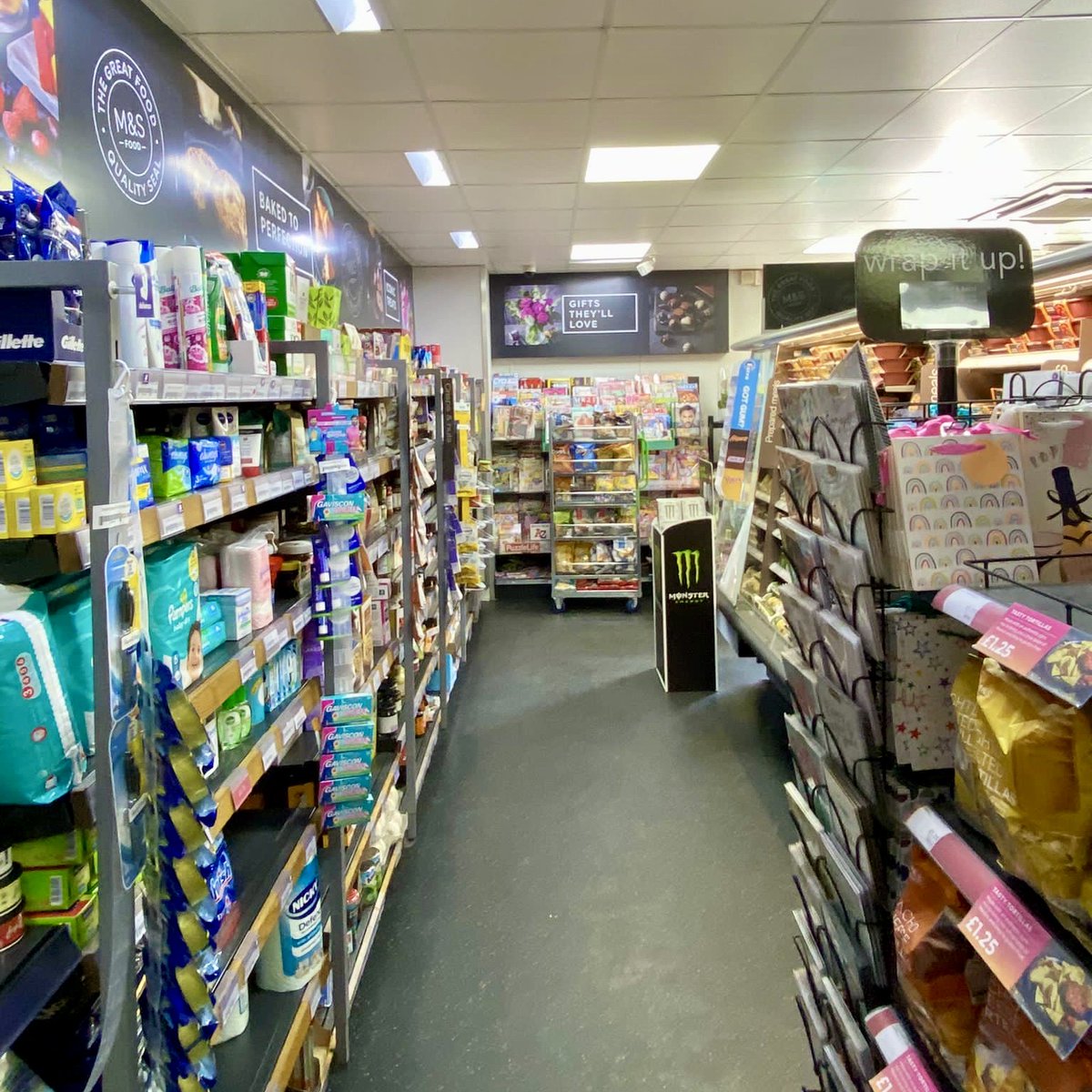 Coldevelopments's tweet image. In just 4 days BP Mychett has been transformed! It now boasts new wall board finishes, new doorsets and new vinyl pelmet branding. All this without even closing!

@bp_UK @marksandspencer #fitoutinteriors #interiors #UK #ColdDevelopments