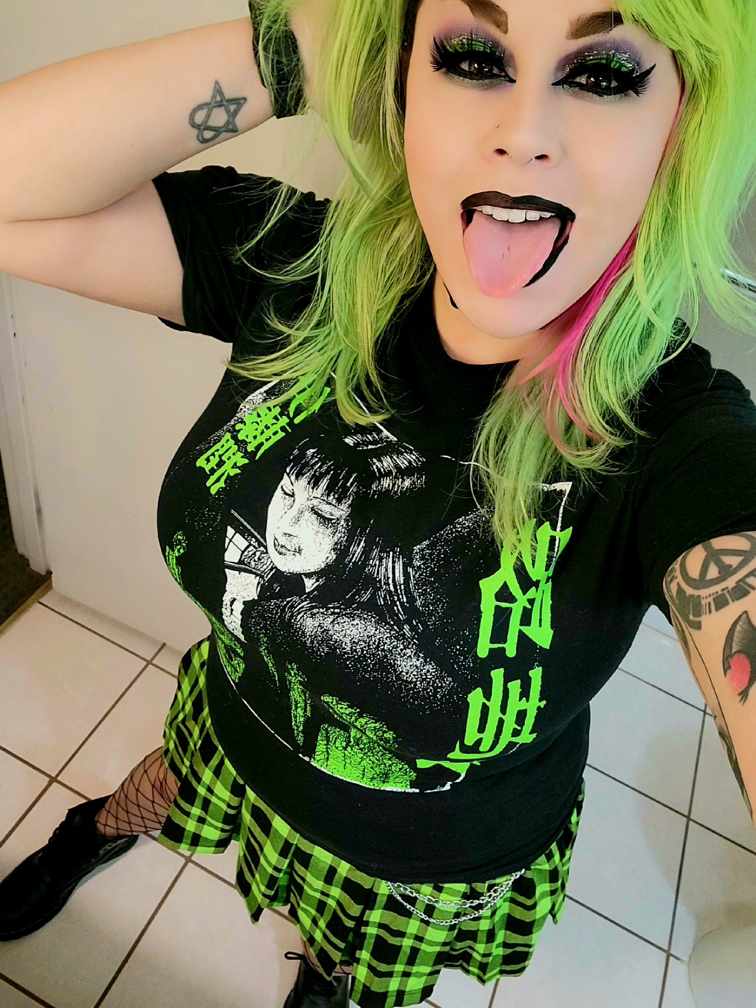 #bustybabe #model #bigbooblovers #gothfashion #cute #curvy #nugothgirl #nugothstyle #nugothstyle #gothgirl #goth #gothaesthetic #bigirls #oppâi #ofmodel #btggf #bigtiddygothgf #altmodel #nugoth #altgirlsofig #altgoth #htfandom #htfanatic #greenhairdontcare #greenhair https://t.co/z22O0U07SC