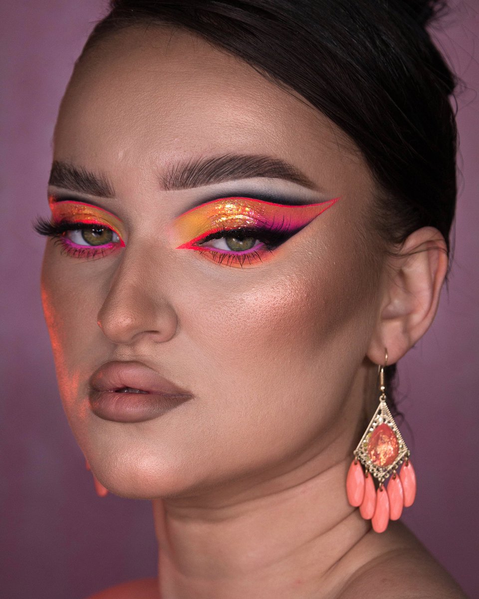 lamariomakeup's tweet photo. @ABHcosmetics I'm waiting for fall makeup😍 https://t.co/5KFrNz3BR6
