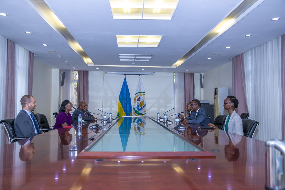 Rwanda Broadcasting Agency (RBA) (@rbarwanda) on Twitter photo AMAFOTO: Kuri uyu wa Kabiri, Minisitiri w'Ububanyi n'Amahanga n'Ubutwererane <a href="/Vbiruta/">Vincent Biruta</a> yakiriye <a href="/KayabagaArielle/">Arielle Kayabaga 🇨🇦</a>, Umudepite mu Nteko Ishinga Amategeko ya Canada, uri mu Rwanda mu ruzinduko rw'akazi. #RBAAmakuru AMAFOTO: Kuri uyu wa Kabiri, Minisitiri w'Ububanyi n'Amahanga n'Ubutwererane <a href="/Vbiruta/">Vincent Biruta</a> yakiriye <a href="/KayabagaArielle/">Arielle Kayabaga 🇨🇦</a>, Umudepite mu Nteko Ishinga Amategeko ya Canada, uri mu Rwanda mu ruzinduko rw'akazi. #RBAAmakuru