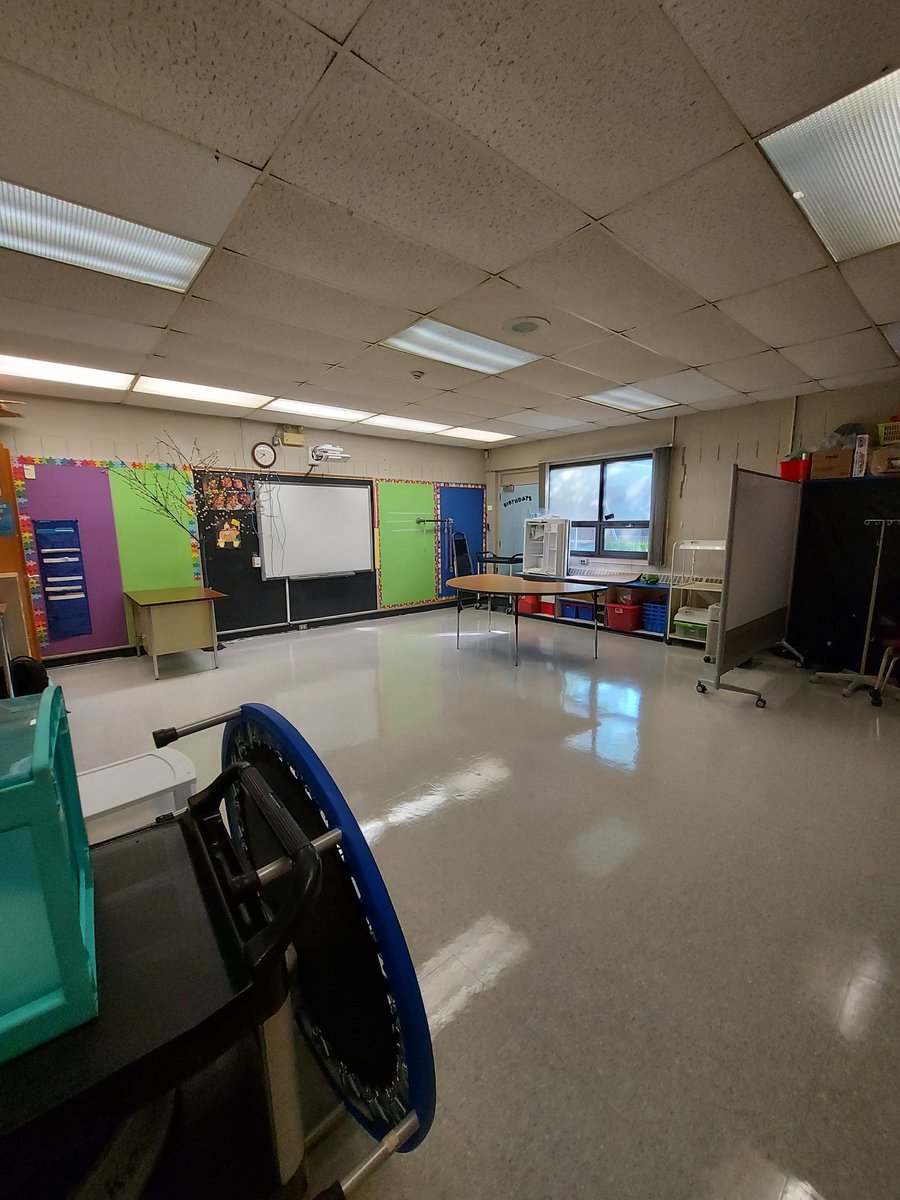 WatchtheQuach's tweet photo. Time to get Room 3 @GlenwoodHWDSB #BackToSchool ready 👨‍🏫 #HWDSB #HamOnt https://t.co/hYjYojljeI