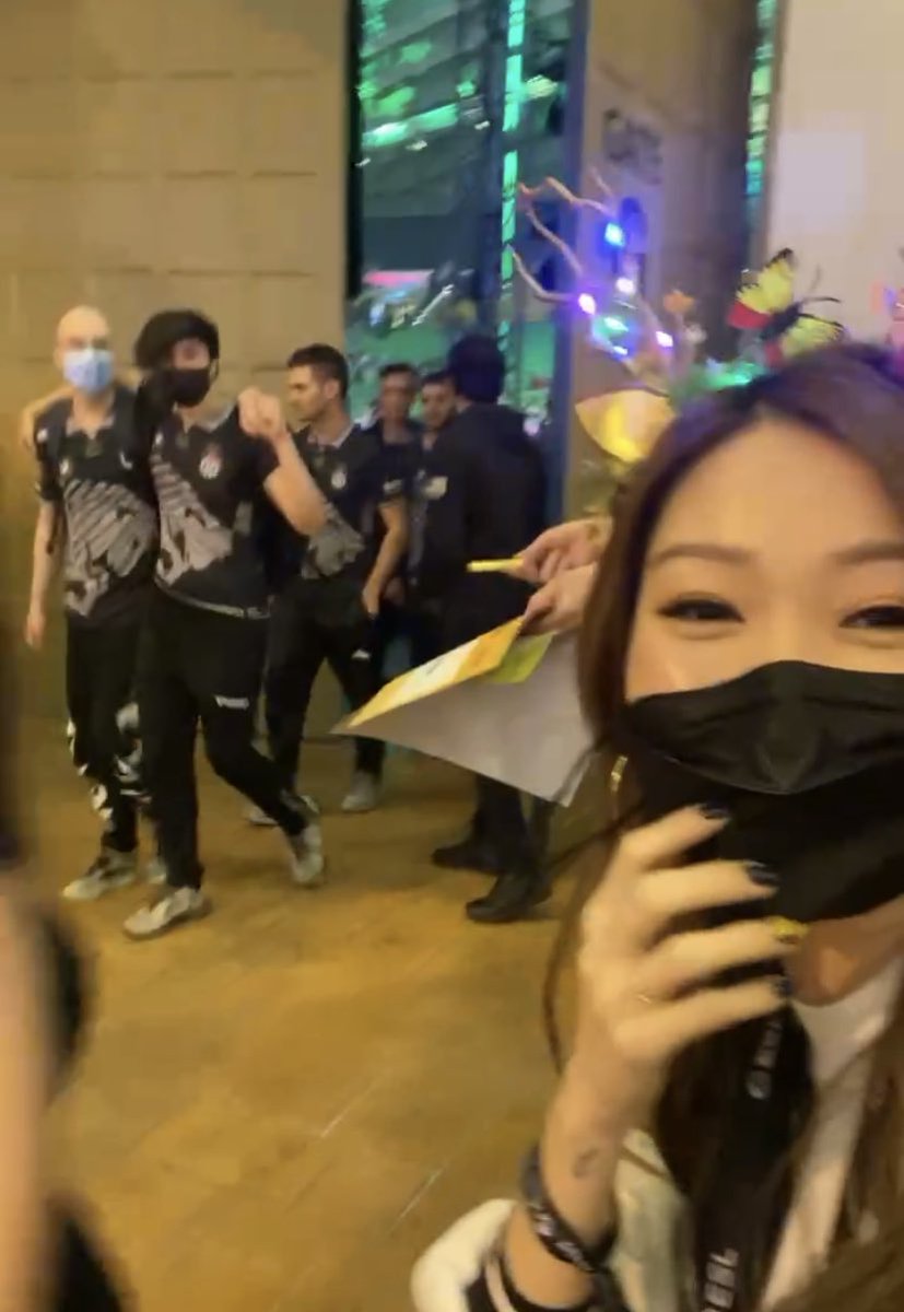 apyh22's tweet photo. @Taigadota Hahah maybe next time! This was the closest I could get btw!🤣 and I could’ve sworn you saw my DHL sign (2nd pic) from the stage &amp; smiled / laughed at it on Saturday, but just in case you didn’t… IT’S 💯 TRUE! 😊🌻 congrats once again, Tommy! Forever a hardcore OG fan.💙💛 https://t.co/ewuYUnxbNg