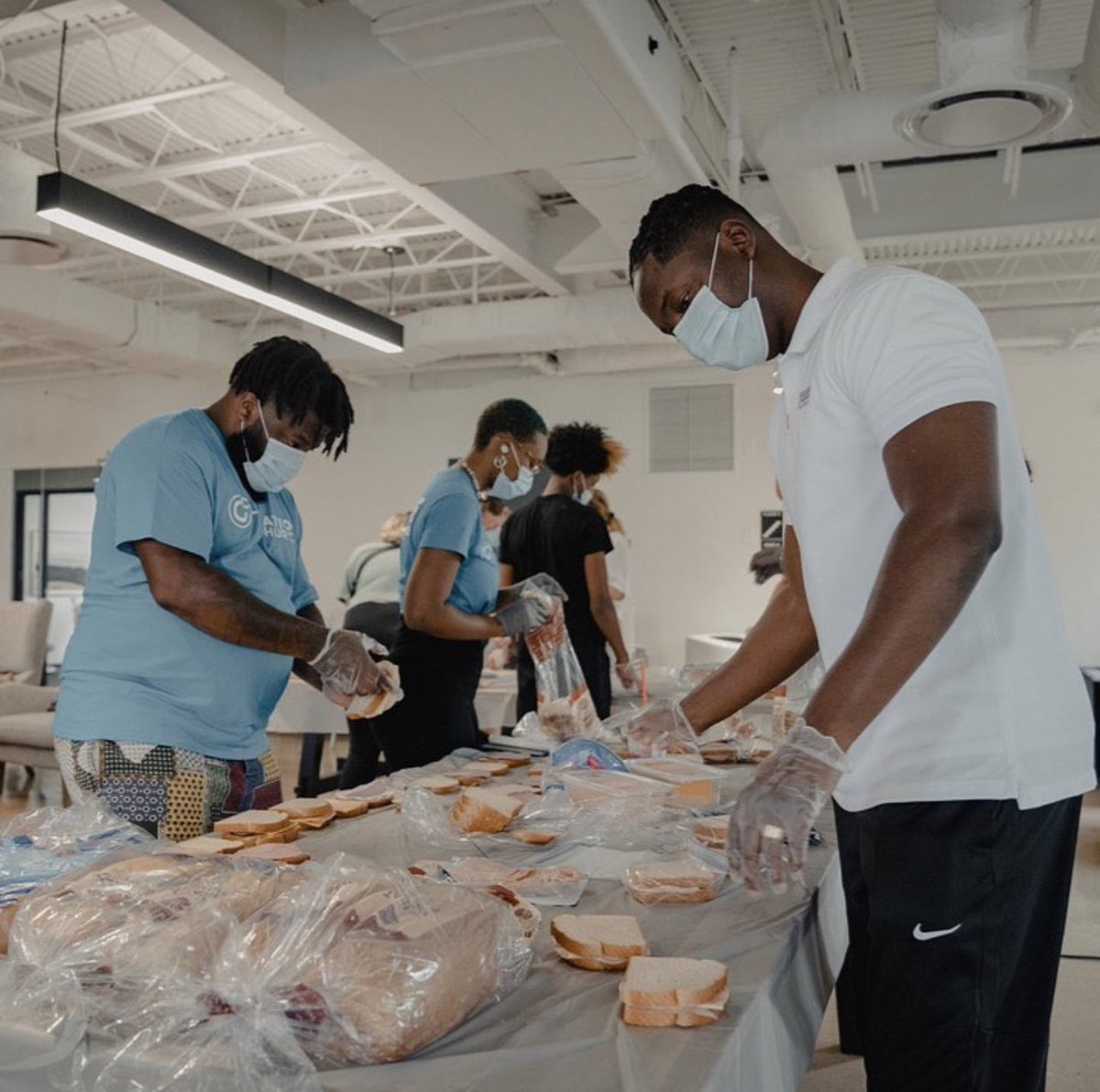 BeTheGoodProject (@bethegood_dc) on Twitter photo 🎉 90,000! 🎉
Nearly every wkend since July 2020, our volunteers have made sandwiches for our neighbors who are unhoused in DC.
Together, this incredible community has made 90,843 sandwiches for <a href="/MarthasTableorg/">Martha's Table</a>
Our ❤️s are humbled by your generosity! 🤟 #projectBTG 🎉 90,000! 🎉
Nearly every wkend since July 2020, our volunteers have made sandwiches for our neighbors who are unhoused in DC.
Together, this incredible community has made 90,843 sandwiches for <a href="/MarthasTableorg/">Martha's Table</a>
Our ❤️s are humbled by your generosity! 🤟 #projectBTG