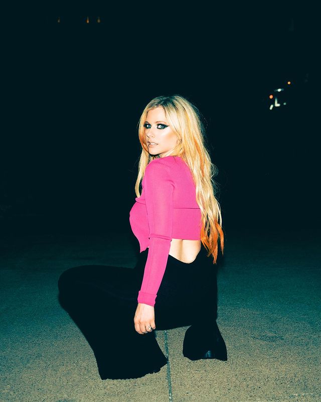 AccessAvril's tweet photo. Amanh��, às 15:30 no horário de Brasília, Avril Lavigne irá receber a sua estrela na calçada da fama em Hollywood.

• O evento será transmitido no YouTube: https://t.co/uGr9mhbULZ https://t.co/TttiAkJmcG