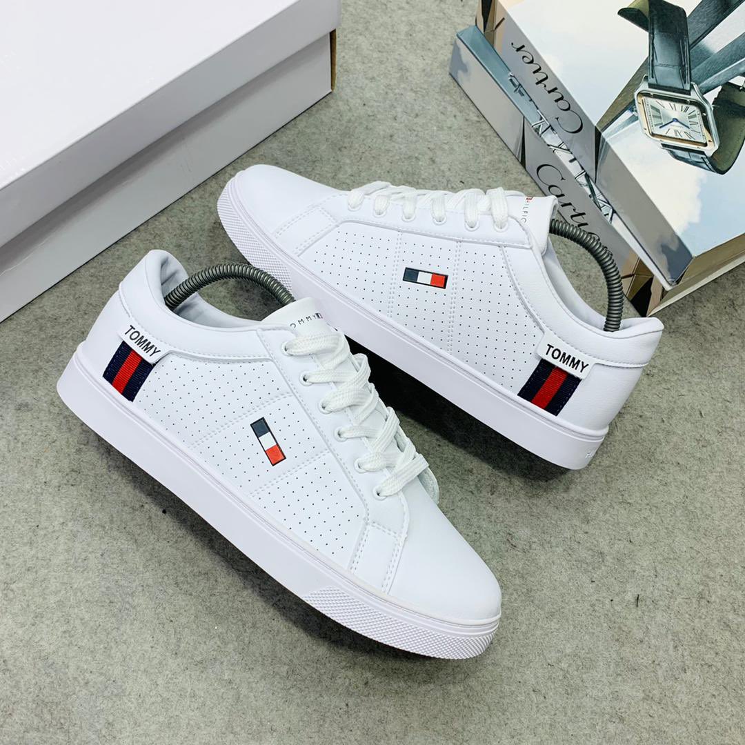legedisbenz's tweet photo. 🆕 ‼️🔥2022 Tommy Hilfiger Flat Sneakers 👟                                      Now Available In Store 🏬🏪                              Size 👉 40 - 45     
Price 🏷 27,000 Naira                   Kindly Retweet https://t.co/6Y3FFg9qRC