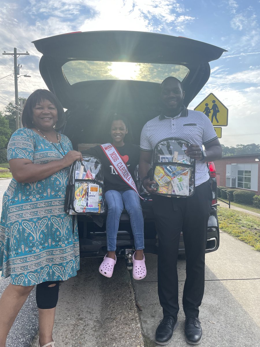Smalls2nd's tweet photo. Thank Zoe (Miss Carolina), Dr. Whitehead and the Stacey Jones Foundation Inc. for donating book bags and supplies to our students. ⁦@CumberlandCoSch⁩ #TheBuzz https://t.co/77ux6Owjmw