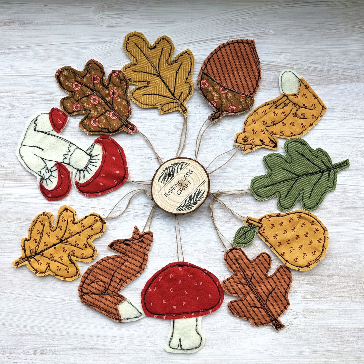 CraftRavenglass's tweet photo. A full set of beautiful autumnal hanging decorations inspired by the British countryside. Which one is your favourite? 
Link in bio

#ravenglasscraft #UKgifthour #autumndecor #autumngifts #handmadeinLancashire #giftsforher #britishcountryside #britishnature https://t.co/sLeidPeyU0
