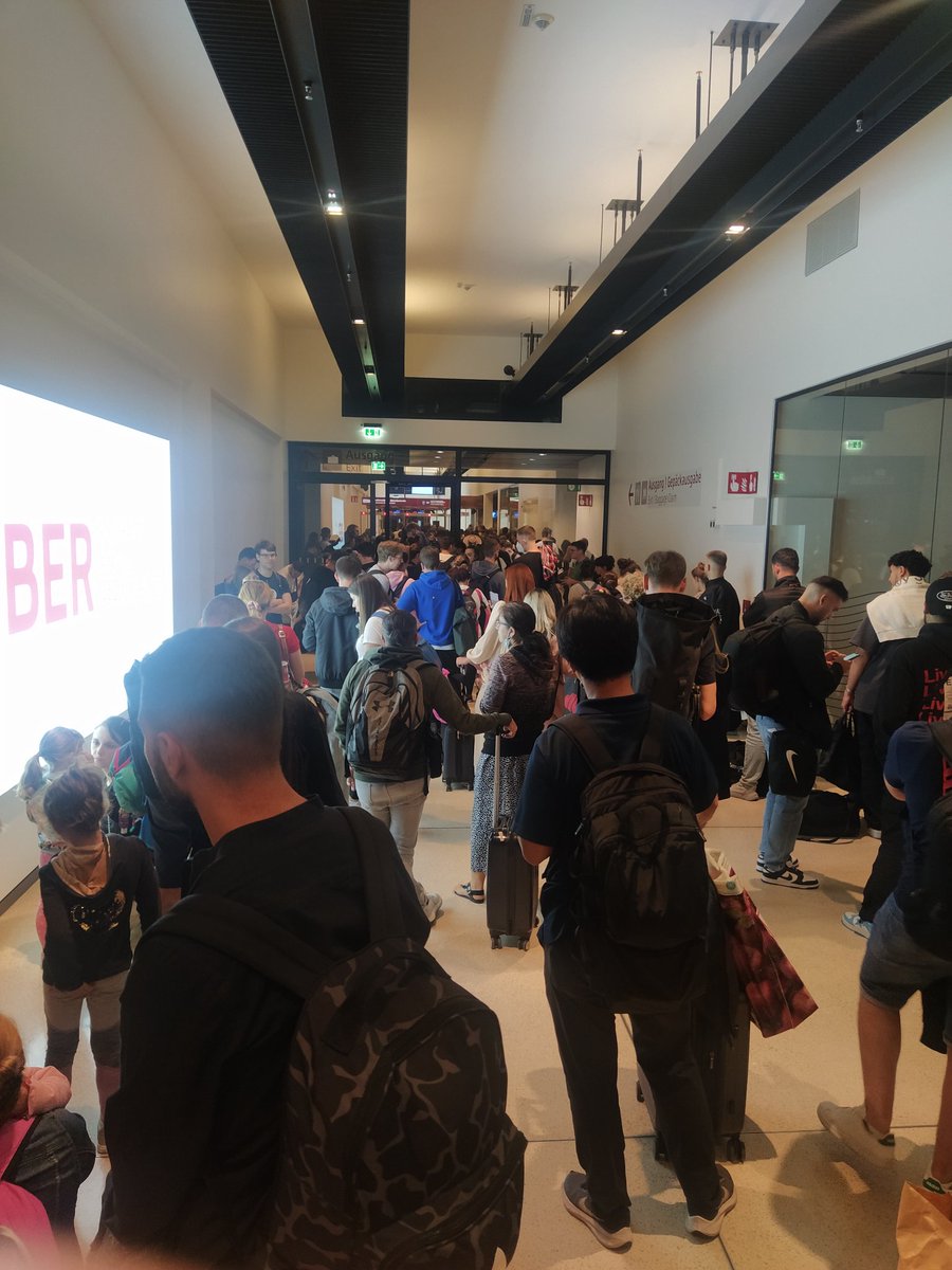 DanielJBour's tweet photo. @berlinairport @wizzair why was nobody informed about anything? why were we asked to wait in front of the security line to exit like a bunch of animals? people were sleeping on the floor. there were no snack station, we couldnt even get a glass of water. nobody was informed about anything. https://t.co/dxGlalzxv1