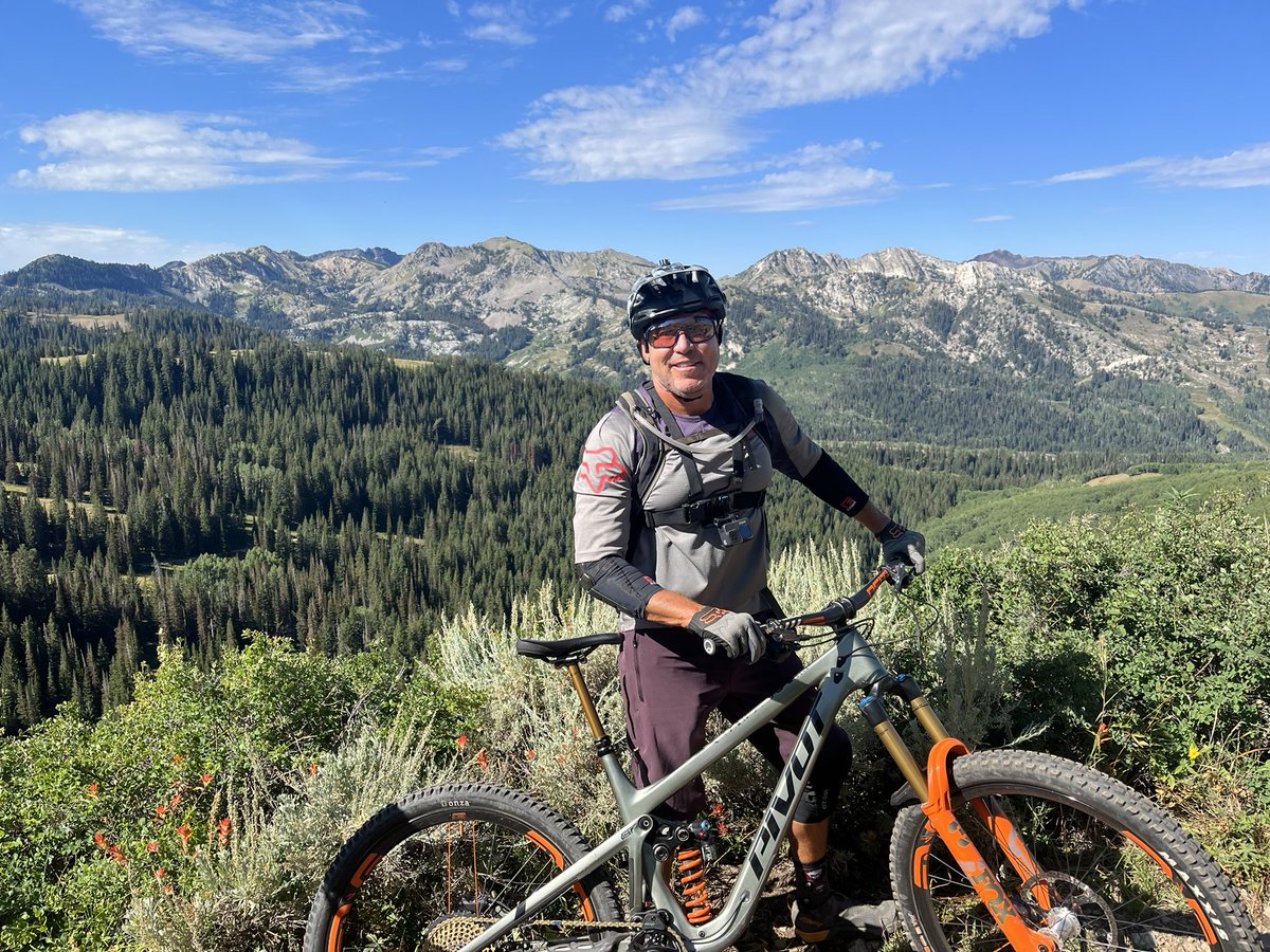 jaydavis13's tweet photo. Wasatch Mtn Range Utah #glorous #pivotcycles #pivotfirebird #mtb https://t.co/GPHWEn29Ei