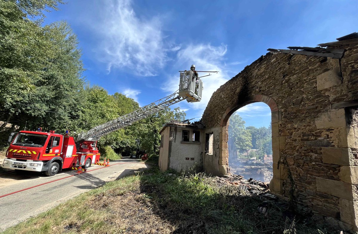 PompiersDuLot's tweet image. Intervention des @PompiersDuLot le 27-08 à #Bannes pour #FeuDeMaison et de #FeuDeGrange. Pas de #Victimes. @Prefet46 
facebook.com/pompiersdulot/…