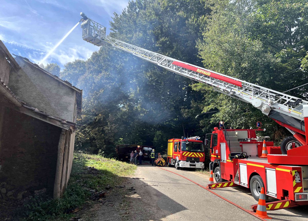 PompiersDuLot's tweet image. Intervention des @PompiersDuLot le 27-08 à #Bannes pour #FeuDeMaison et de #FeuDeGrange. Pas de #Victimes. @Prefet46 
facebook.com/pompiersdulot/…