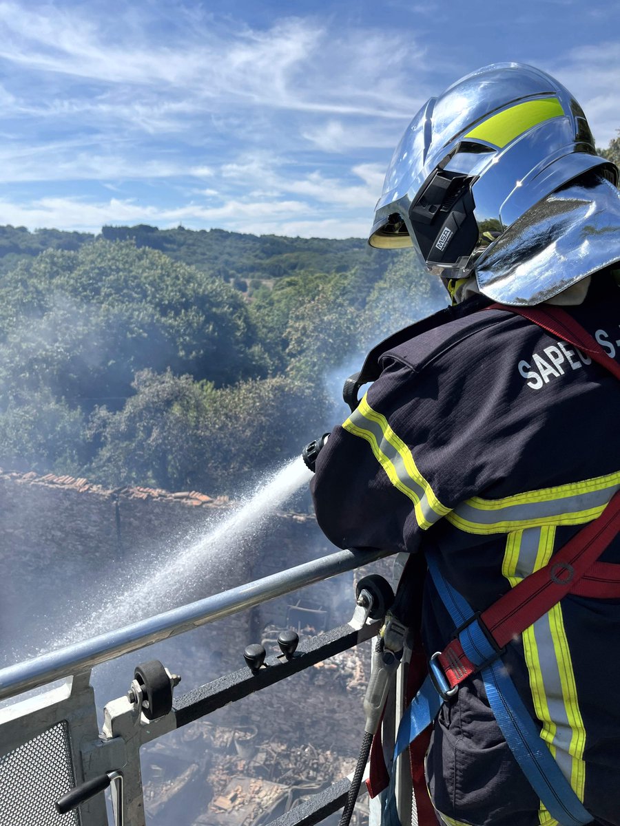 PompiersDuLot's tweet image. Intervention des @PompiersDuLot le 27-08 à #Bannes pour #FeuDeMaison et de #FeuDeGrange. Pas de #Victimes. @Prefet46 
facebook.com/pompiersdulot/…
