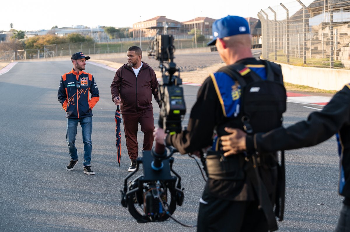 ARRIChannel's tweet photo. Karl Schmidt SASO @greenhausfilms and his #ARRITRINITY on set for Red Bull Motorsports in South Africa, where they filmed the Kyalami Lap Record, set by Brad Binder.
Watch the video here: https://t.co/mDGl9NS7MQ
#ARRI #CameraStabilizerSystems #TRINITYOperator https://t.co/WpxSsK71vR