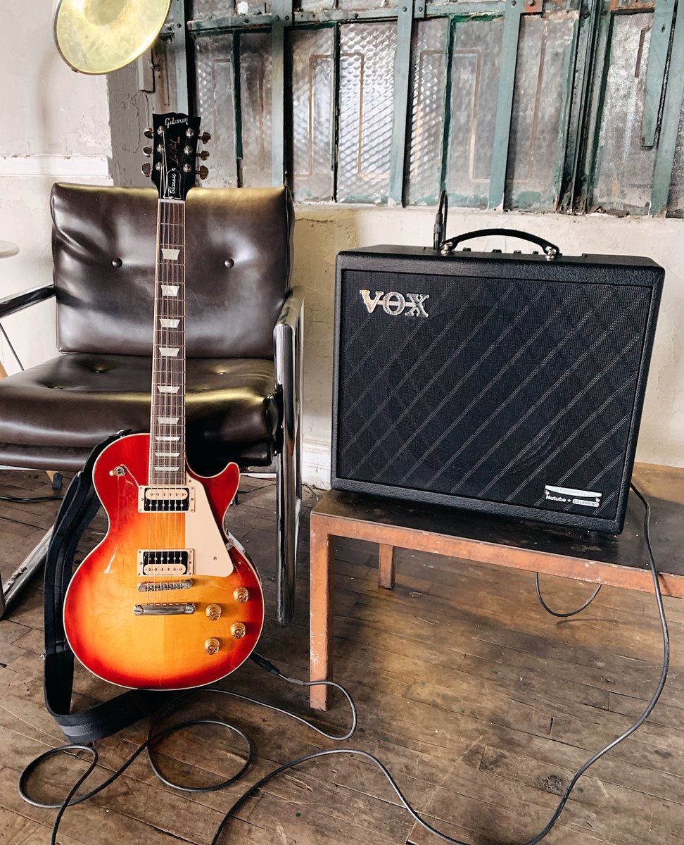 VOXamps's tweet photo. #Modelingamps tend to fall short in audio quality...not the #VOXCambridge50! The NuTube technology in this baby provides a quality overdrive sound & It's lightweight so you can take it gigging without breaking your back.
Click here for more info: https://t.co/XVBi5ZGA0c https://t.co/MzVcL2tvz1