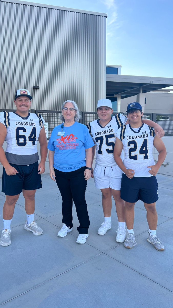High-Five future T-Birds! 🙏 The @HaskinsPK8 Sun Bears kicked off their ☀️ morning with a special visit from the @coronado_high ⚡ football team. Thank you T-Birds for visiting your feeder-pattern elementary school to inspire our students for a new day! #ItStartsWithUs #GoEPISD