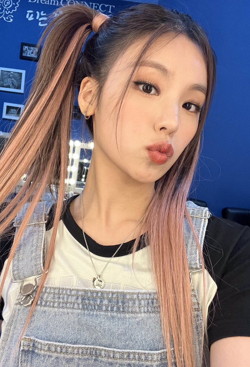 yeji bubble 🖤 tweet media