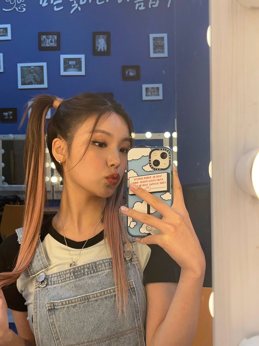 yeji bubble 🖤 tweet media