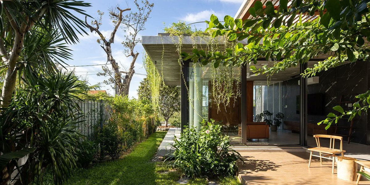designboom's tweet photo. M+TRO. studio weaves wind, light and greenery throughout TA house in vietnam 
https://t.co/9cInhahXaL https://t.co/0mILRS7Nnx