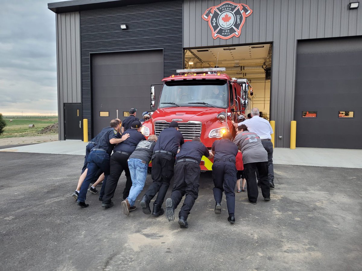 Seahawk_Service's tweet image. Last week Emerald Park Fire Department took delivery of their new Acres Vortex Pumper.
Thank you for your trust in Sea Hawk and Acres to provide you with an Apparatus Built for a Life of Service