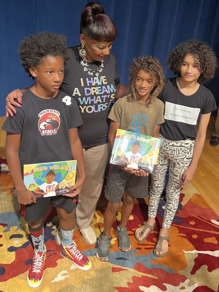 Sharing the dream with #children/#youth and equipping them to be a part of fulfilling the dream are essential parts of the vision and work of @TheKingCenter. 

•#ChildrensBook - ‘It Starts With Me’
•#BelovedCommunityLeadershipAcademy
•#StudentsWithKing 

#IHaveADream