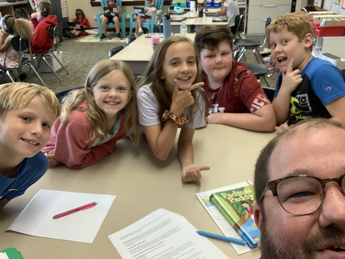 LydiaMiddletonE's tweet photo. When the principal subs in 4th grade! #MadisonLEAD #buildthemup https://t.co/V1DIyXkET2