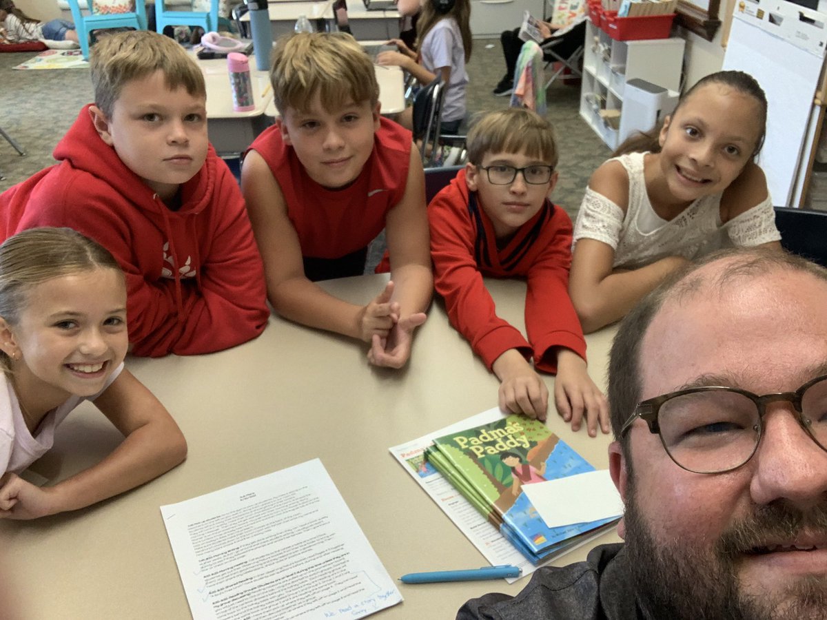 LydiaMiddletonE's tweet photo. When the principal subs in 4th grade! #MadisonLEAD #buildthemup https://t.co/V1DIyXkET2