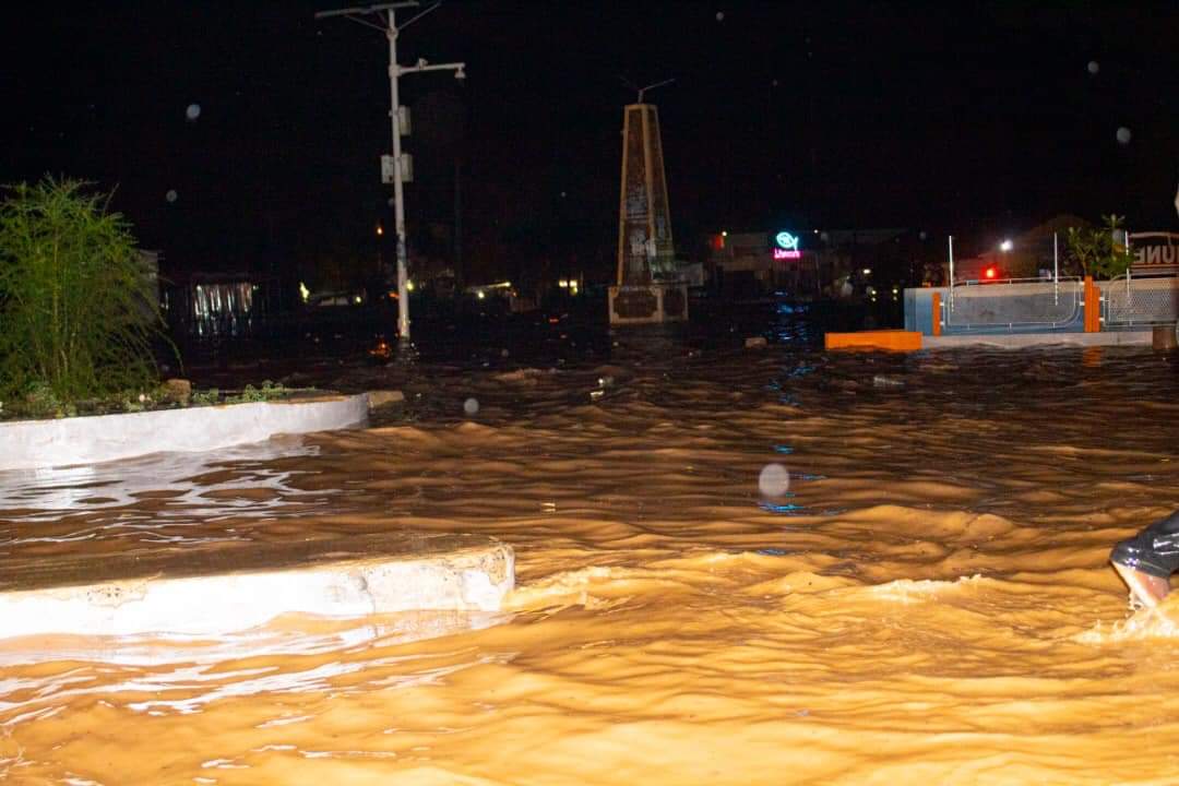 senecoattitude's tweet photo. Canalisassions moo war a jiitu ci lépp loo gis ci wàllum infrastructures. Lu yoon yi baax baax te canalisassions baaxul du jariñ dara. #onas #planorsec #senegal https://t.co/B00EHq3Y4a