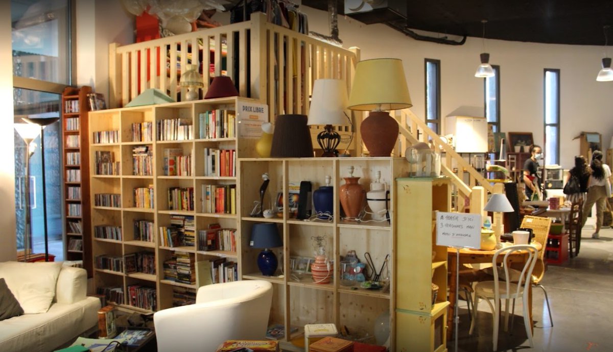 UBMontaigne's tweet photo. ♻️La ressourcerie du campus @EtuRecup organise sa brocante éco-responsable de la rentrée le dimanche 18 septembre. Une bonne idée pour s'équiper et se meubler à petit prix ! Vous pouvez déjà leur rendre visite à l'(S)pace campus.
👉Info : https://t.co/n7ccNCZetO https://t.co/IXYJfJXlRv