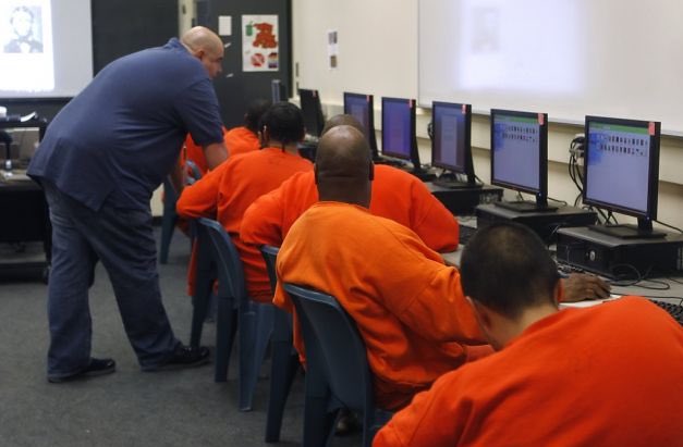 TheRugNews's tweet photo. EDUCATION — Tornado Cash Usage Soars as Core Dev Teaches Inmates How to Use It https://t.co/zgJ8j6yTE1