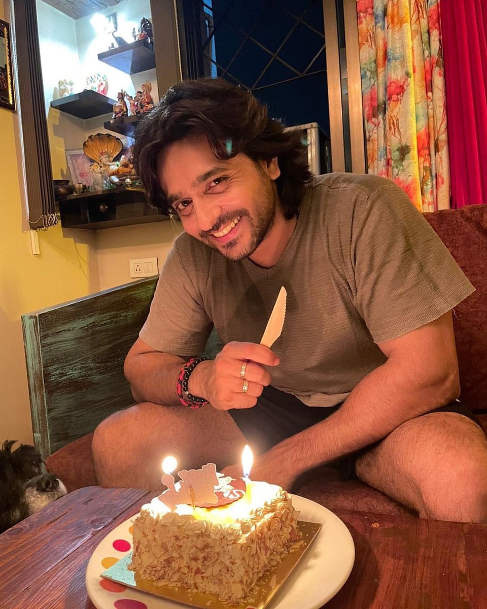 myAngelArchana's tweet photo. Repost @ArchanaTaide Happy Birthday my Sharrmaji ❤️❤️❤️ @ashish30sharma Simple Gharelu Birthday Celebration with Gharwaali and Bacche 😻🤗🤩🥳 #birthday #birthdayboy #blessed #blessings🙏 #happy #family #peace #us #love #soulmates
#Asmma
#Archu https://t.co/WB0oaNu3Vk