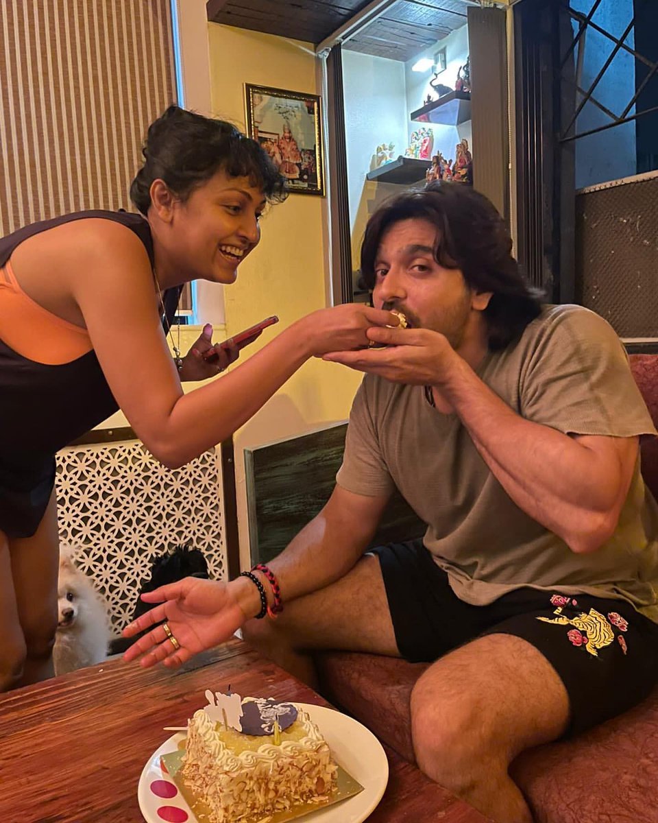 myAngelArchana's tweet photo. Repost @ArchanaTaide Happy Birthday my Sharrmaji ❤️❤️❤️ @ashish30sharma Simple Gharelu Birthday Celebration with Gharwaali and Bacche 😻🤗🤩🥳 #birthday #birthdayboy #blessed #blessings🙏 #happy #family #peace #us #love #soulmates
#Asmma
#Archu https://t.co/WB0oaNu3Vk