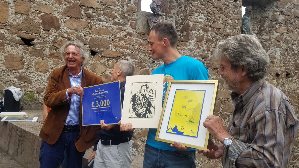 4sportua's tweet photo. This weekend #Ukrainian mountaineer Mikhail Fomin had an honour to receive the Paul Preuss Solidarity Award from Reinhold Messner's hands in the heart of Tirol #Bolzano
Part of that money award will go to Mykhailo Poddubnov and his charity fund #ClimbArmy
https://t.co/NoU61HMfSD https://t.co/IiOADQtFGi