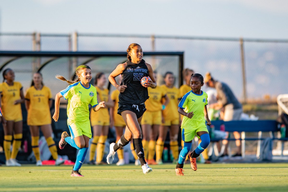 ScottJuniper's tweet photo. Match Day #4. Vs Nicholls State 7PM Anteater Stadium. 📸 @Sandras_SportsS https://t.co/4z8oGifcAZ