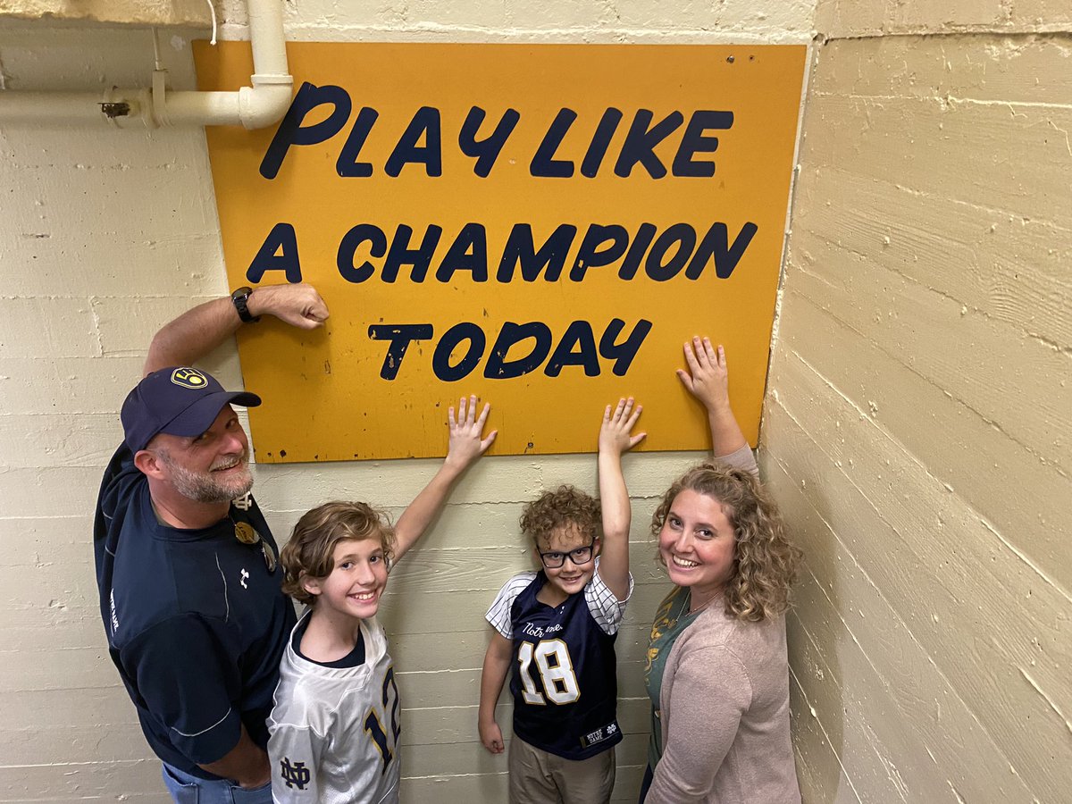 camelwalkin's tweet photo. @sportsiren @NDFootball You can touch the sign Holly! https://t.co/vBtZQCXWmU
