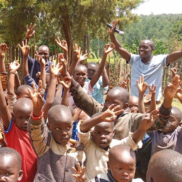 Hivi ndio tunapraise na watoto sykee we are loving the music 
<a href="/DjSykee/">DJ SYKE</a> 
<a href="/bensu_mk/">Benson K</a>
@salimo_thebrand
<a href="/patrickigunzah/">Patrick Igunza</a>
<a href="/Hot_96Kenya/">Hot 96 FM Kenya</a> 
#Hot96Drive