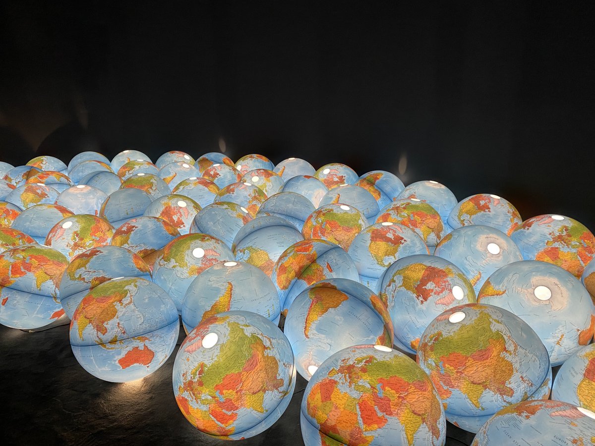 Trépidante exposition "Faut-il voyager pour être heureux" à la merveilleuse <a href="/Fondation_EDF/">Fondation groupe EDF</a> 🤓 On a adoré cet exercice de style, pour tenter de répondre à une question passionnante ! #expoparis