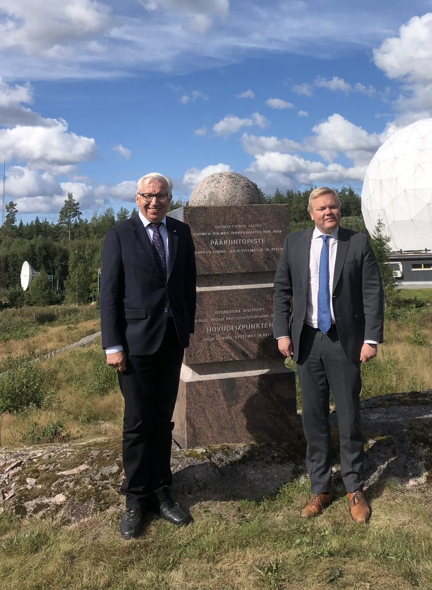 Launching the new #RadioTelescope in #Metsähovi of @fgi_nls by minister @kurvisentwiit and @koivula_hannu. Great #geodetic research station for the best of the world. This is one of the last tasks of @ArvoKokkonen as DG of @Maanmittaus. Thank you Arvo!