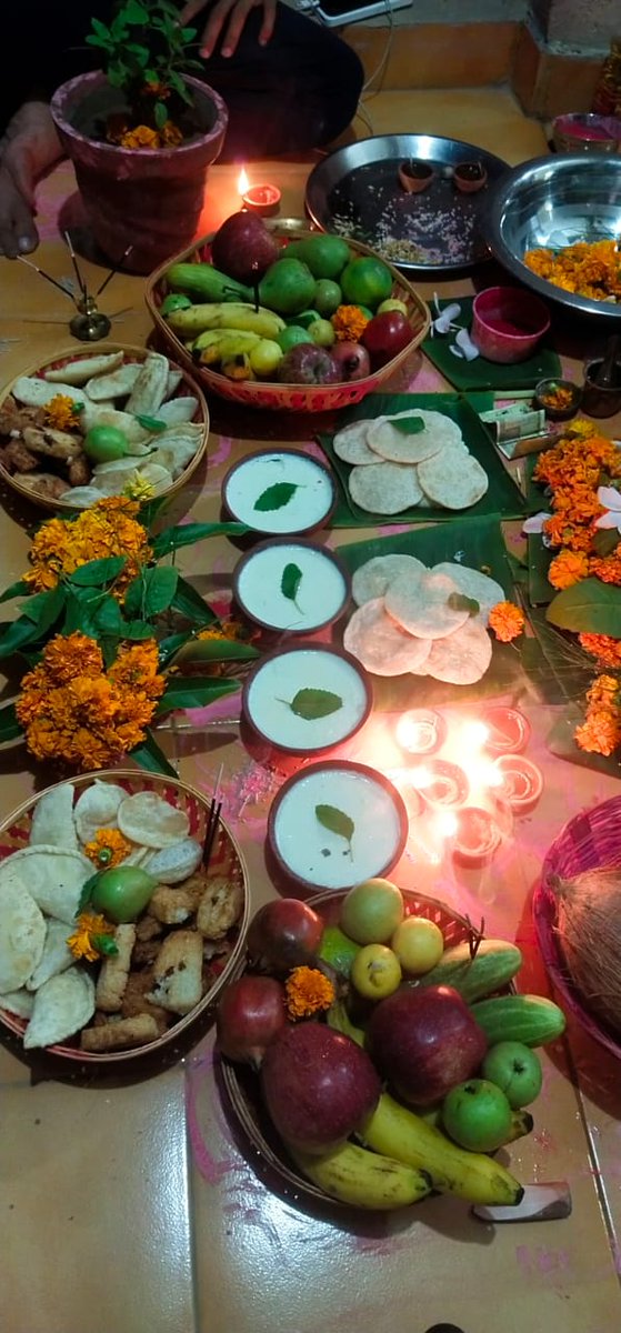 vikasvaibhavips's tweet photo. #चौठचंद्र पर्व की हार्दिक शुभकामनाएं ! #मिथिला क्षेत्र के महत्वपूर्ण पर्व जिसे #चौरचन या #चौकचंदा पबनी भी कहा जाता है, उस से बाल्यकाल की अनेक स्मृतियाँ जुड़ी हैं ! इस पर्व पर अपने पैतृक ग्राम #बीहट अवश्य जाता था जहाँ पूर्वजों को नमन कर आशीर्वाद प्राप्त करता था ! परंपरा जीवंत है ! https://t.co/SR7XjxSrrt