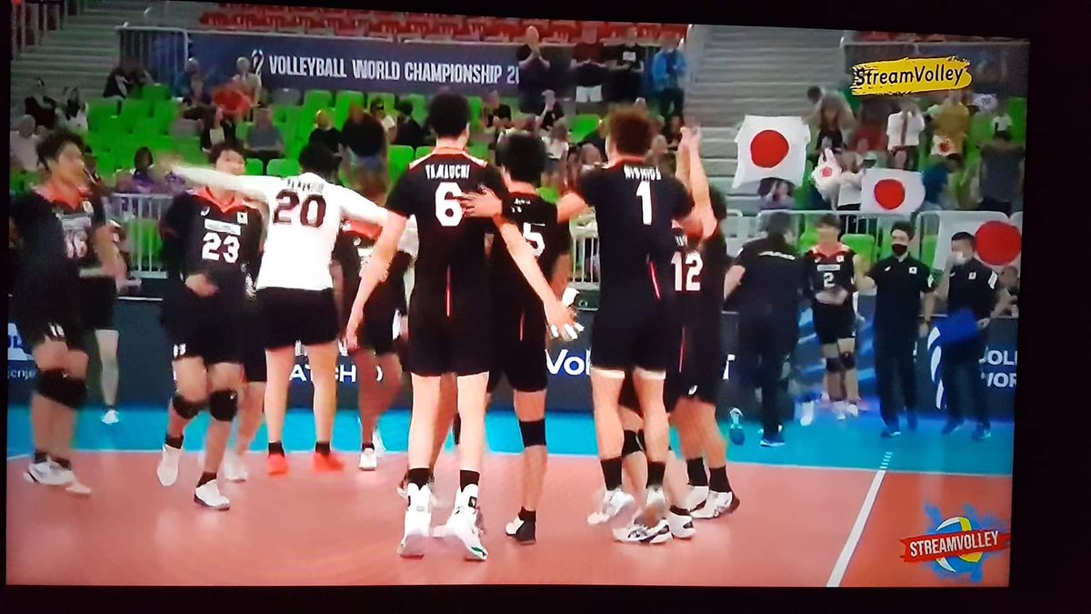 DublerV's tweet photo. #Japón derrota 3-1 a #Cuba y le complica sus opciones de avance en #CampeonatoMundialVolley. Muy mal algunas de las figuras claves del equipo... una dirección técnica sin argumentos. https://t.co/PhGz7t1G2e