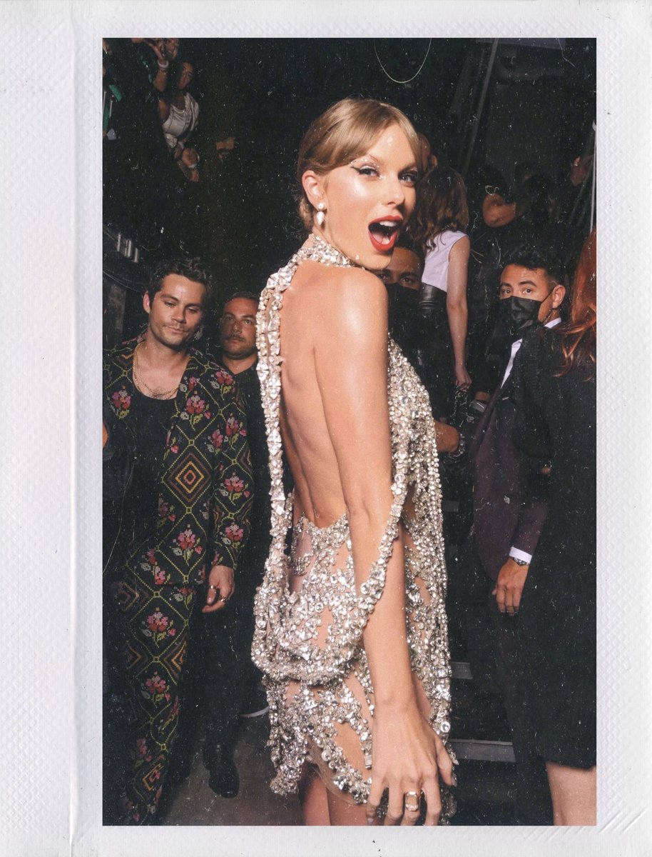 lillyswiftt13's tweet photo. god is a woman (taylor swift) https://t.co/0FDNeIZNXW