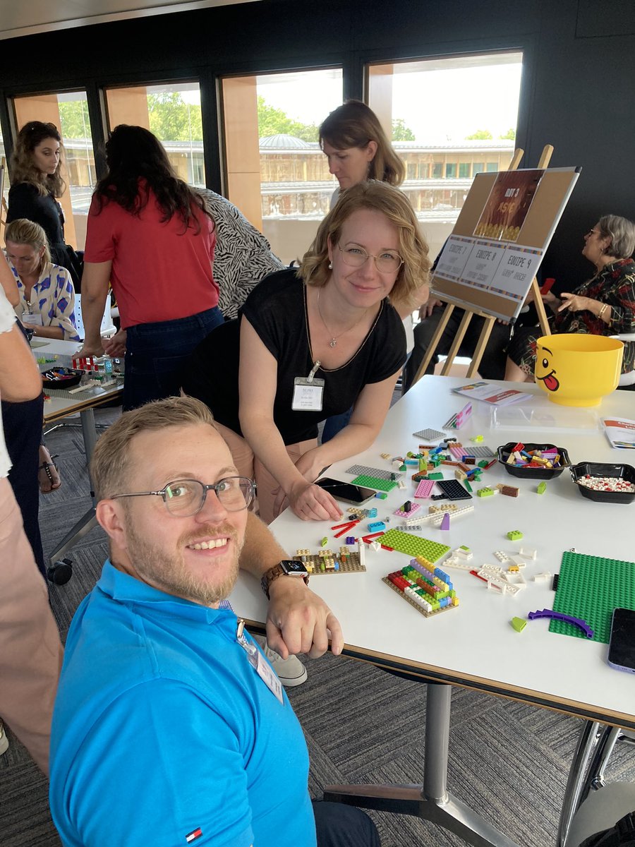 C’est la rentrée du staff à <a href="/NEOMA/">neoma</a> ! <a href="/delphmanceau/">Delphine Manceau</a> accueille professeurs et collaborateurs pour une journée de retrouvailles et de partage de nos enjeux ✌️💜😎
#ComInterne