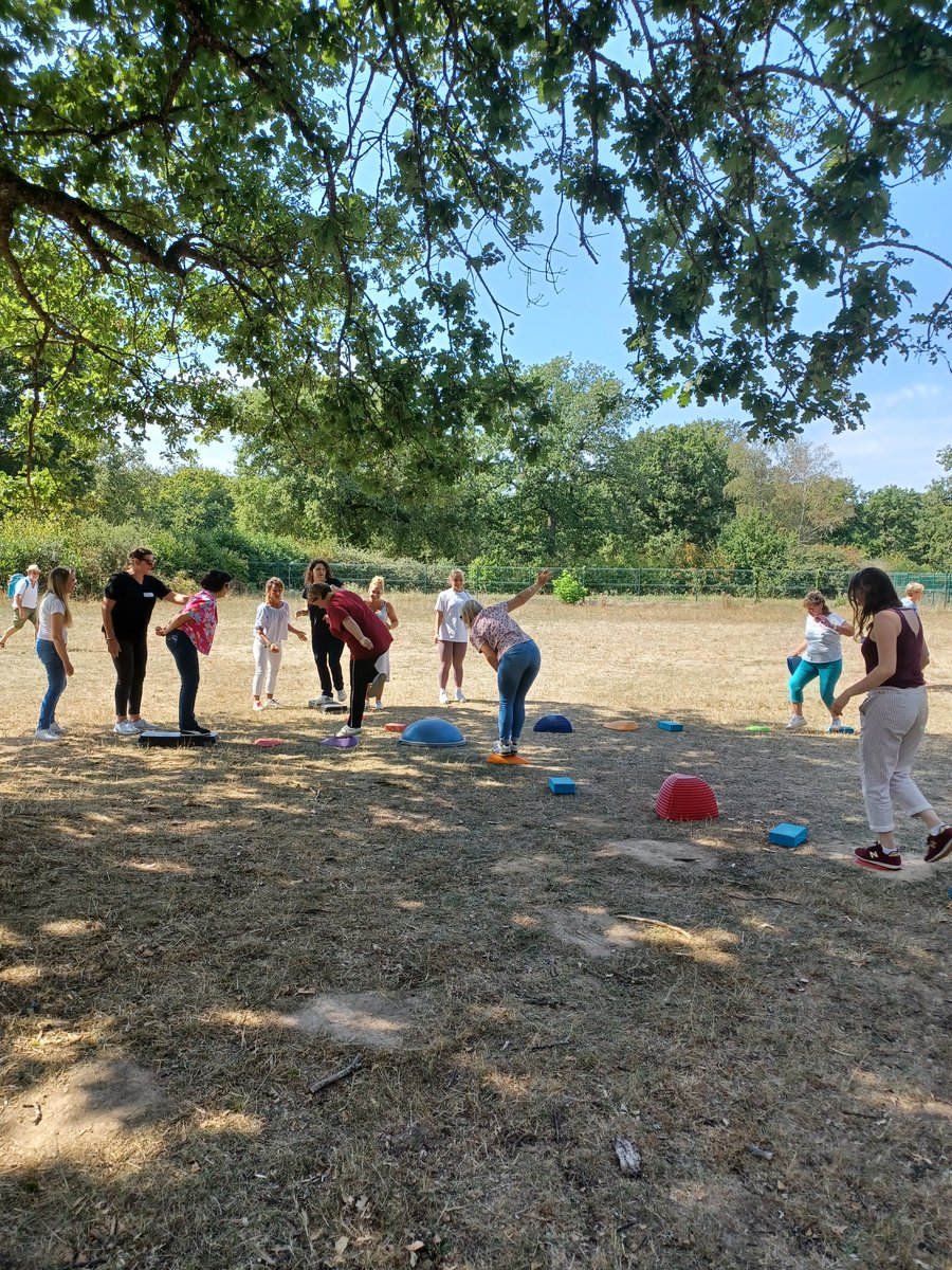ufolep86's tweet photo. Ce lundi, l'UFOLEP participé à la journée pédagogique à destination des agents de la direction Education- Accueil Périscolaire de Poitiers en proposant un parcours d'orientation et des jeux sportifs en lien avec le CCASS. Travaille sur les compétences PS
@UFOLEP @VilledePoitiers https://t.co/GxYxmVDL7x