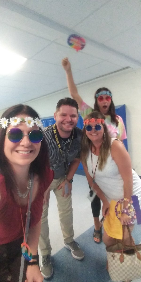 MayerFirstGrade's tweet photo. Our Groovy New Leader!! #peaceloveparsons #GSDFirstWeek https://t.co/ELyAMmVCom
