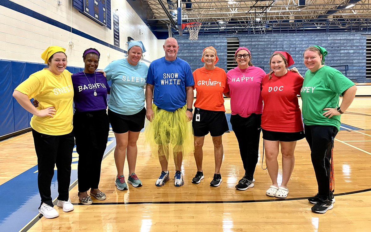 NCHS_SportsMed's tweet photo. Hi-ho, hi-ho, itβs off to beat Porter we go! #Battlelineon59
@nchseagles_sb @nchs_xc @NCHSVolleyball @NewCaneyGBB @NCEagleFootball @NewCaneyHS https://t.co/Tau5OUjJYa